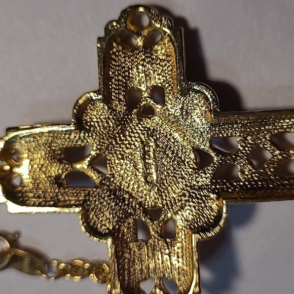 Women's Avon Cross with Chain NWOT - Picture 7 of 10